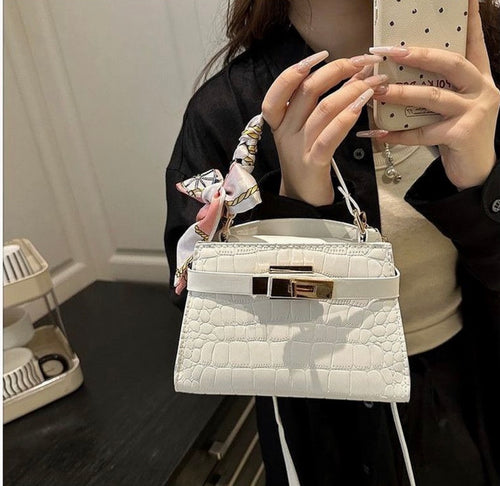 Sac à main : écharpe